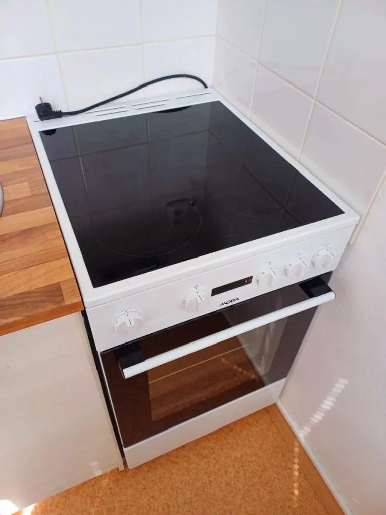 Úprava kuchyňské linky včetně obkladů