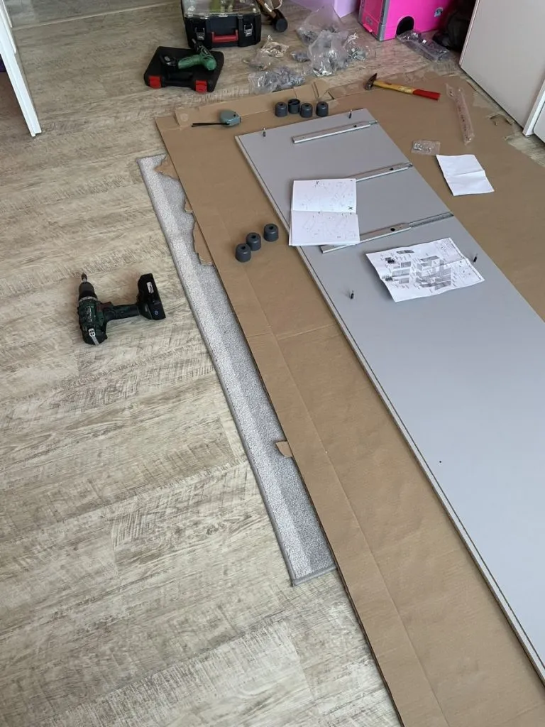 Montáž skříně XXXLutz