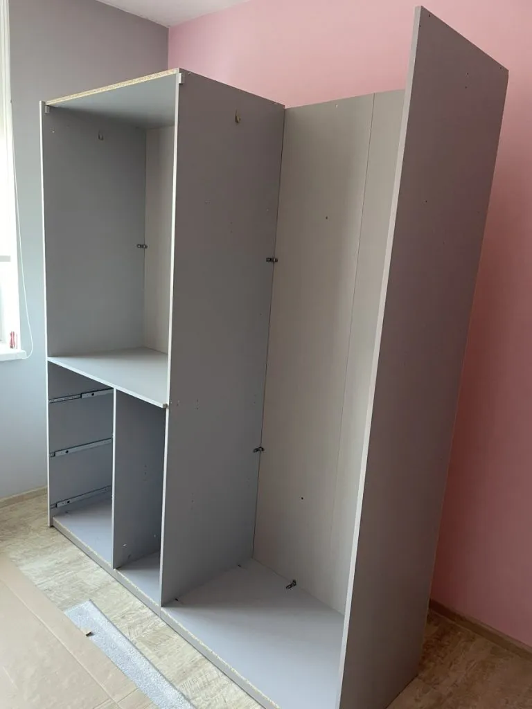 Montáž skříně XXXLutz