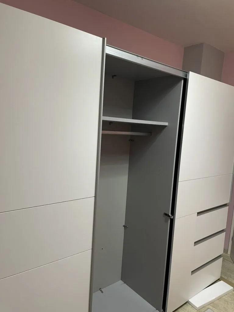 Montáž skříně XXXLutz