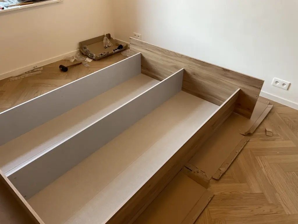 Montáž postele s roštem HAFIZA - SCONTO
