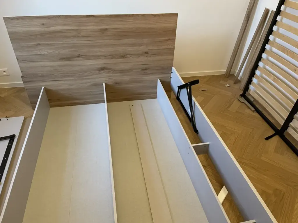 Montáž postele s roštem HAFIZA - SCONTO