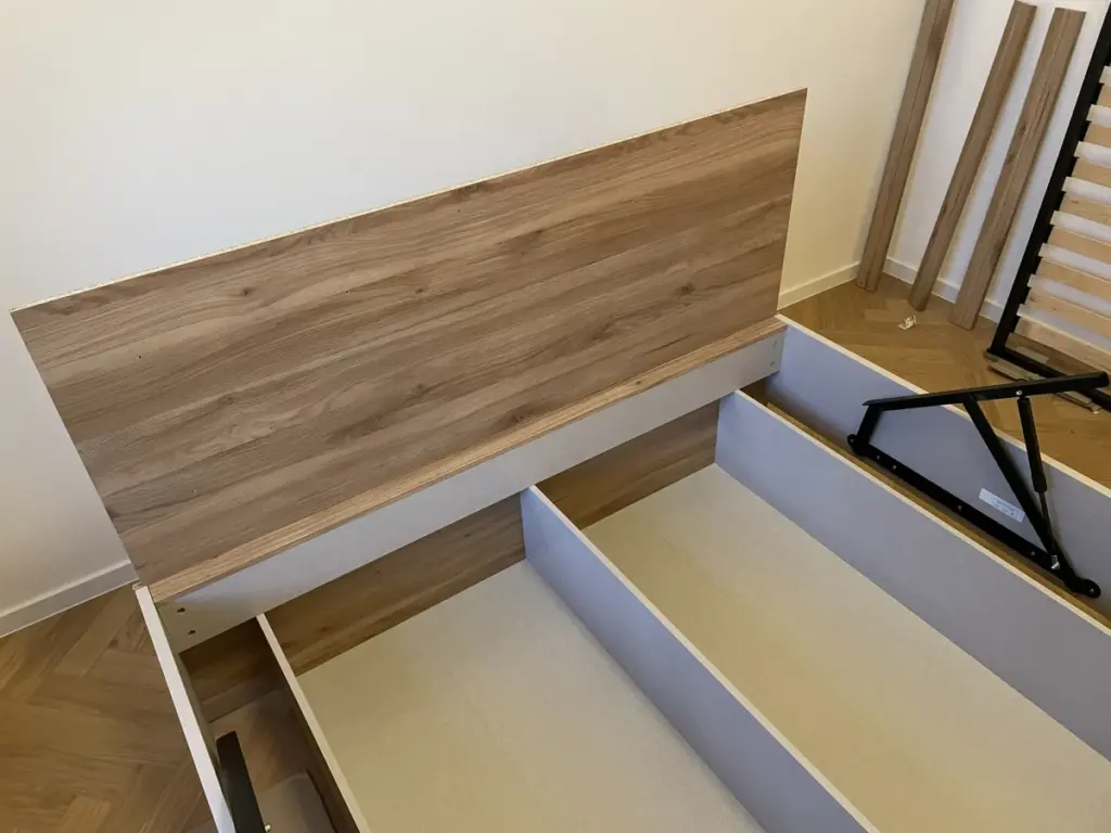 Montáž postele s roštem HAFIZA - SCONTO