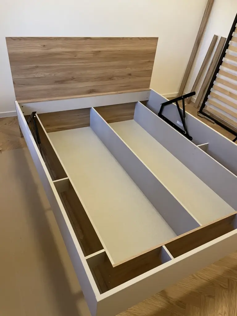 Montáž postele s roštem HAFIZA - SCONTO