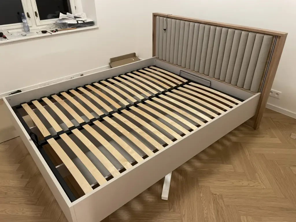 Montáž postele s roštem HAFIZA - SCONTO